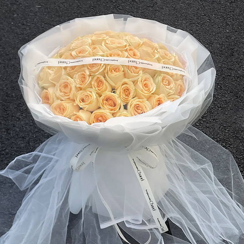 Romance together, 52 champagne roses - Send roses to China