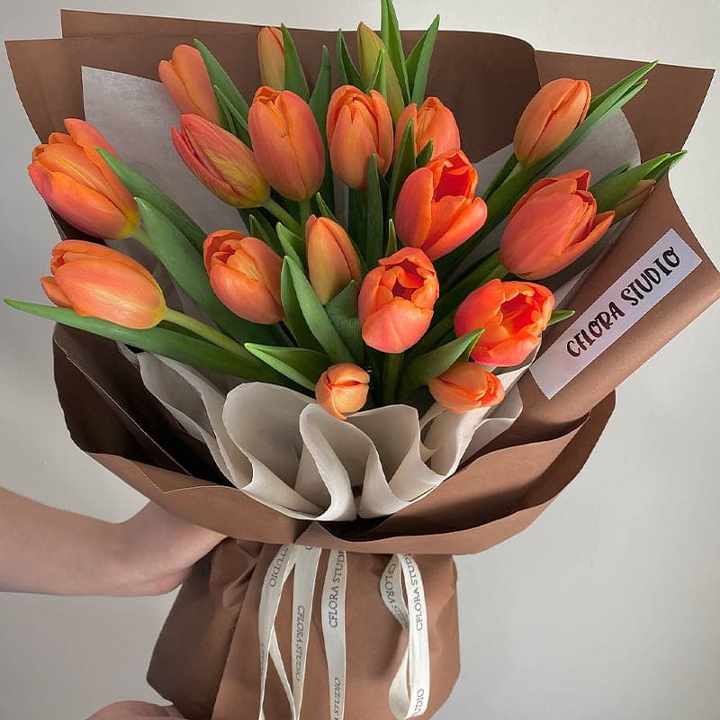 Orange Heart, 19 Tulips