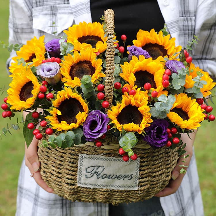 11 sunflowers, hand-held flower basket - Send flowers to friends in China