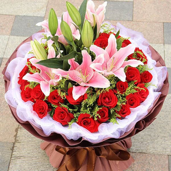 33 roses and lilies, mixed bouquet