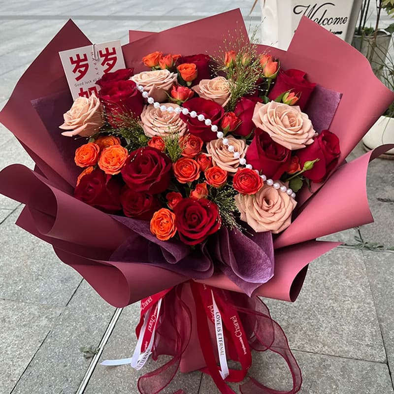 Noble and Elegant -21 Mixed Roses