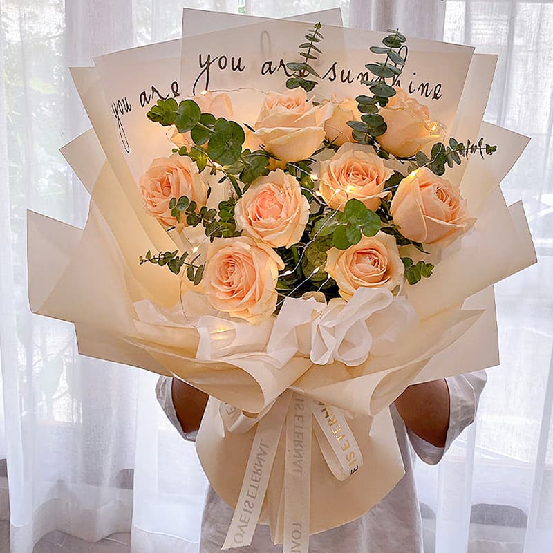 Blooming like a brocade, 11 champagne roses