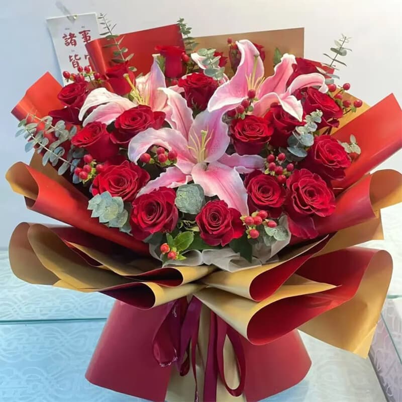 A light affection, 19 red roses, 4 pink lilies - Send love flowers to China