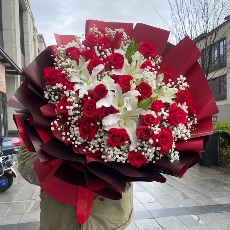 It's a great fortune to meet you. 33 red roses, 9 white lilies
