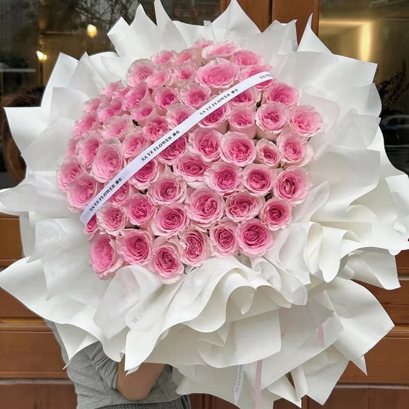 52 Roses of Roses, for the gentle you - Send love flowers to China