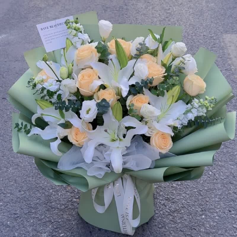 11 champagne roses and 11 lilies - Send love flowers to China