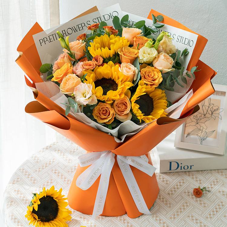 Father's love is like a mountain, with 3 sunflowers and 11 roses